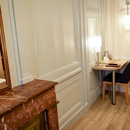 Hotel Du Dauphin Lione Esterno foto