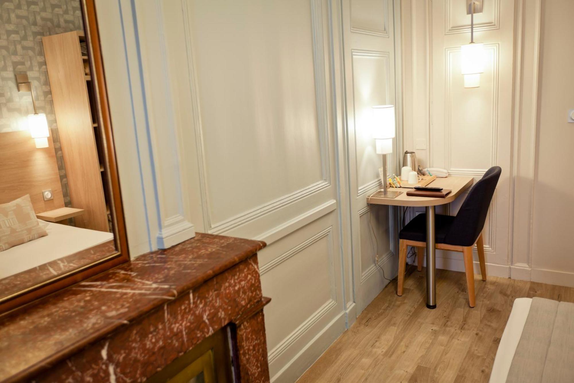 Hotel Du Dauphin Lione Esterno foto