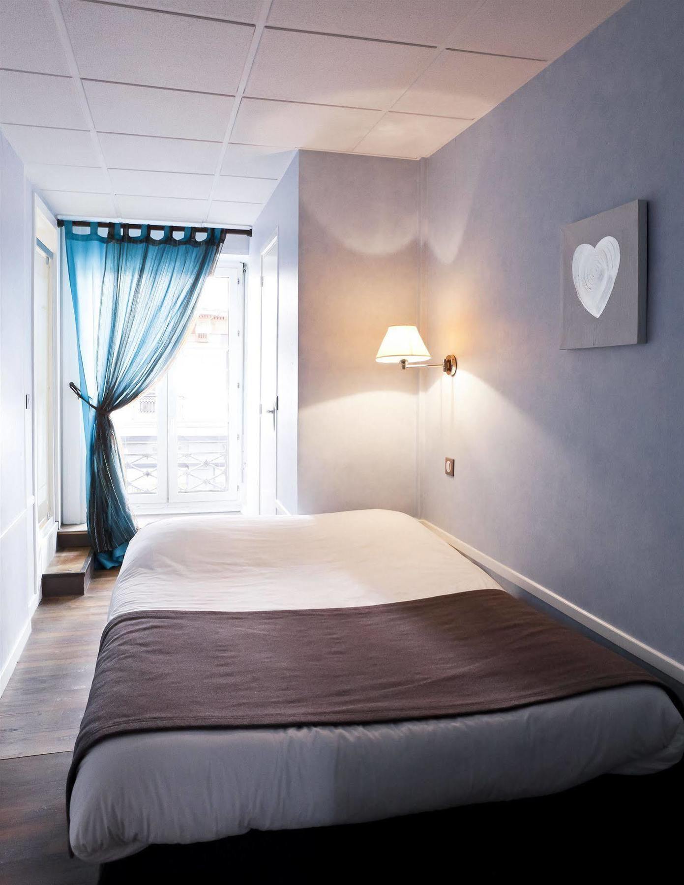 Hotel Du Dauphin Lione Esterno foto