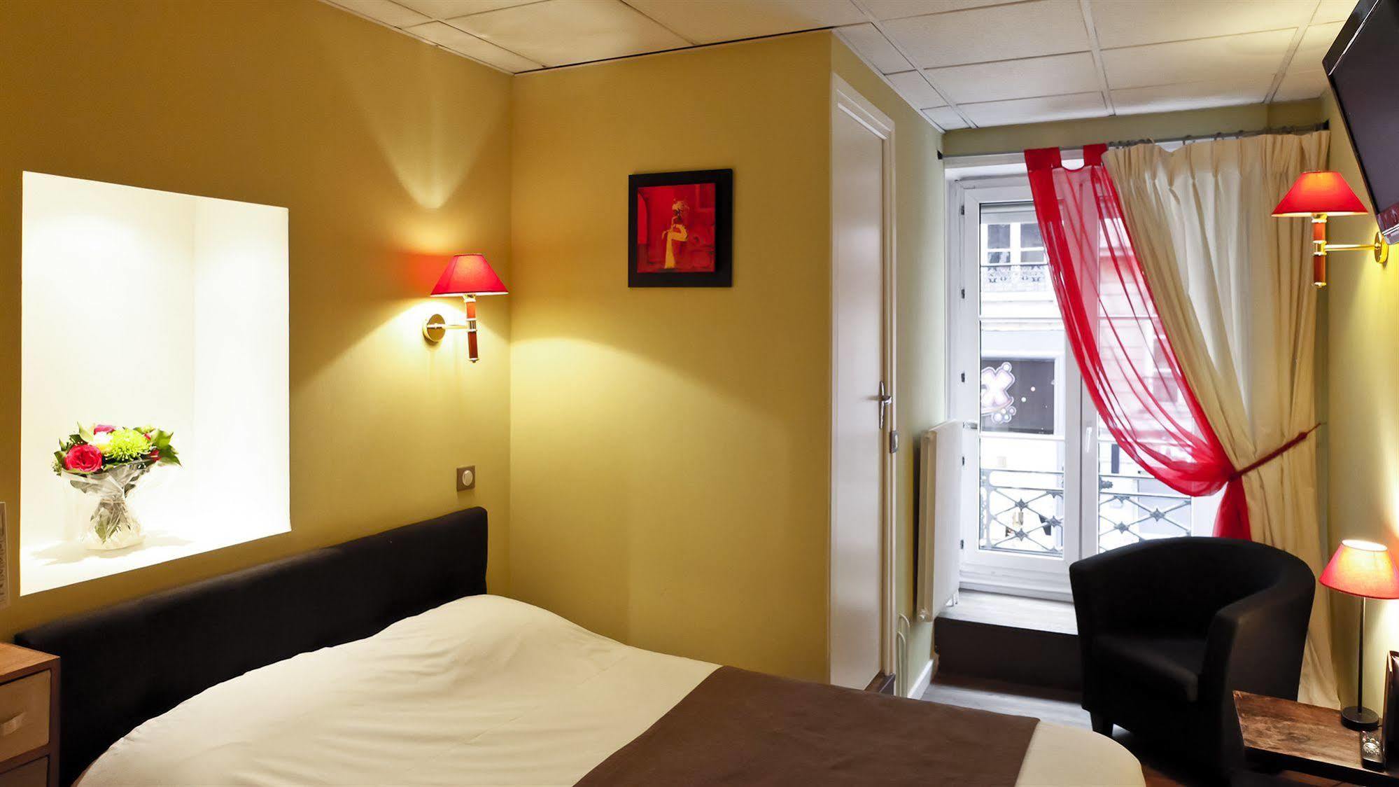 Hotel Du Dauphin Lione Esterno foto